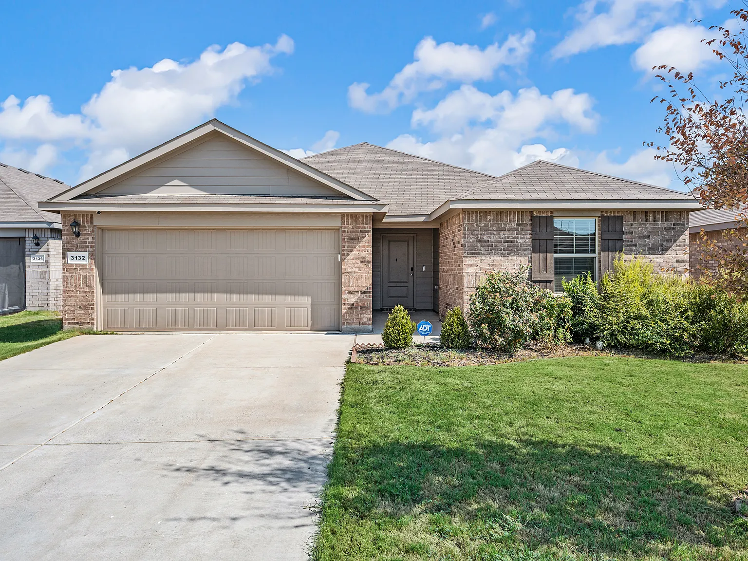 5 bed, 2012 sqft, $2,500 — Photo 1