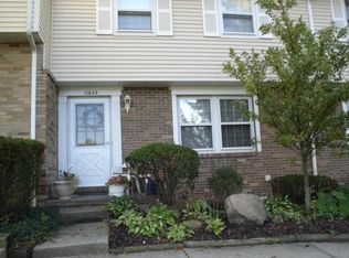 1864 Higby Dr #B, Stow, OH 44224