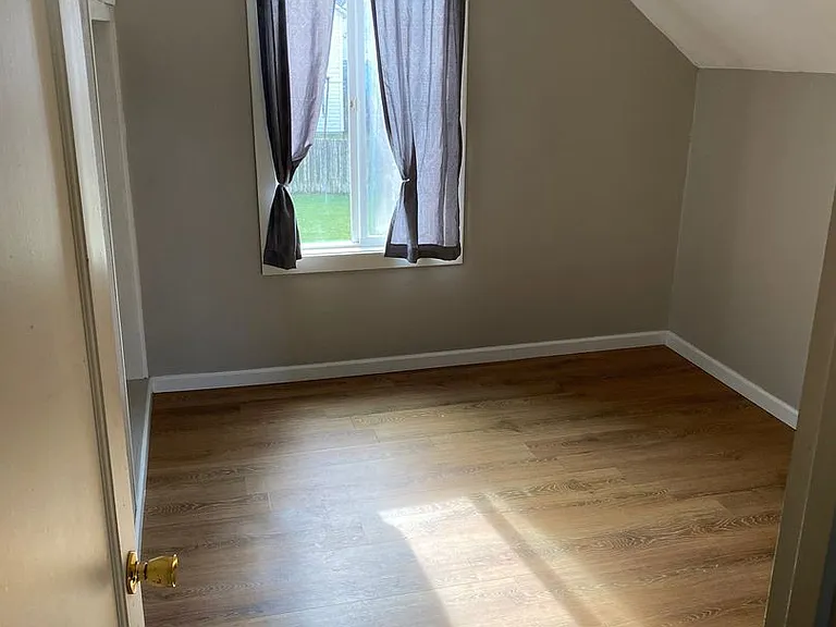 100 Commercial Ave — Photo 10