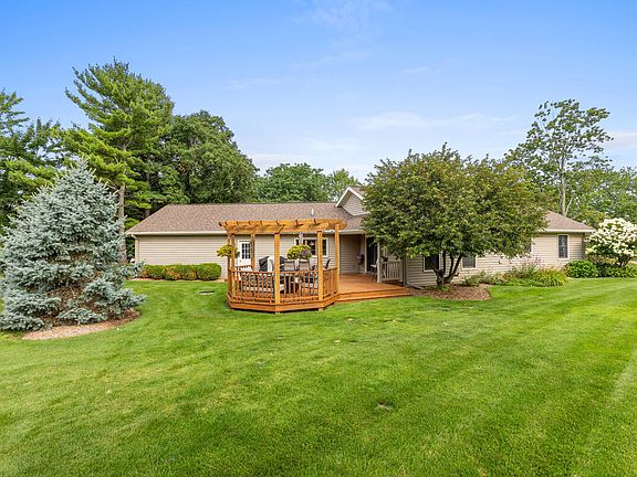 3rd image of 6866 Vista Grande Dr NE