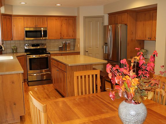 3rd image of 519 S Glynhill Ct