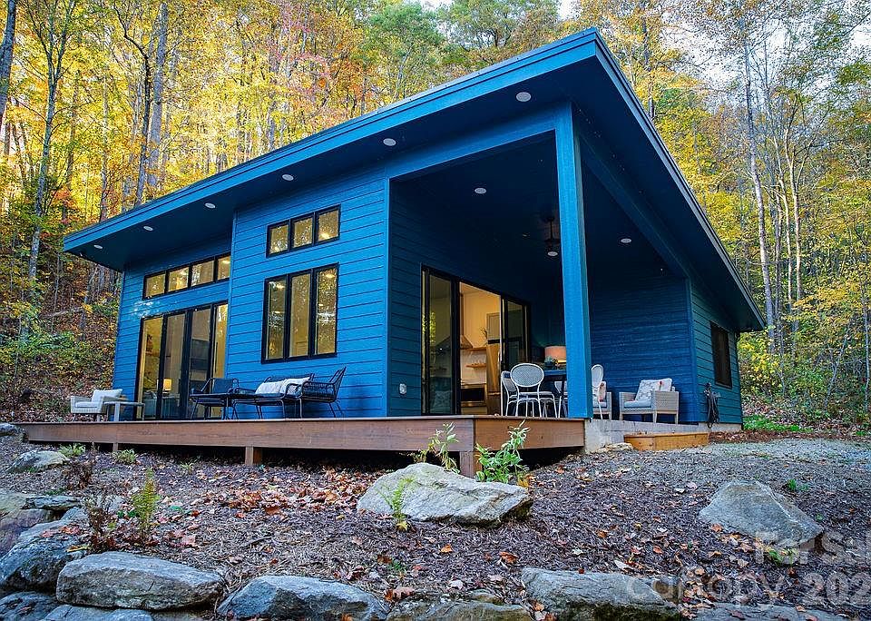 1st image of 808 Mountain Cove Rd
