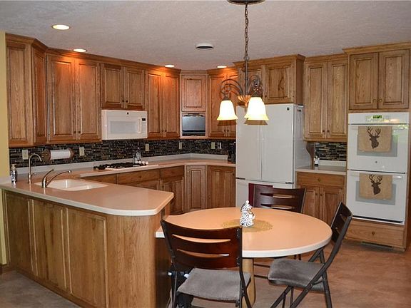 4th image of 34 Park Forest Ln