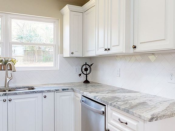5th image of 2426 Brentwood Drive