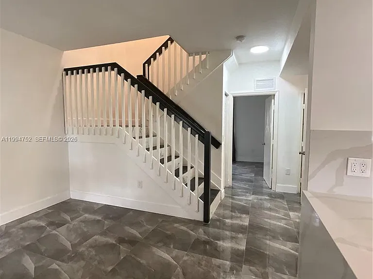 435 NW 19th Ln — Photo 10