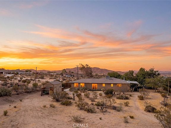 3rd image of 61659 Pueblo Trl