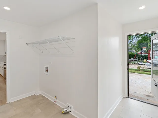 329 Marion Ct — Photo 27