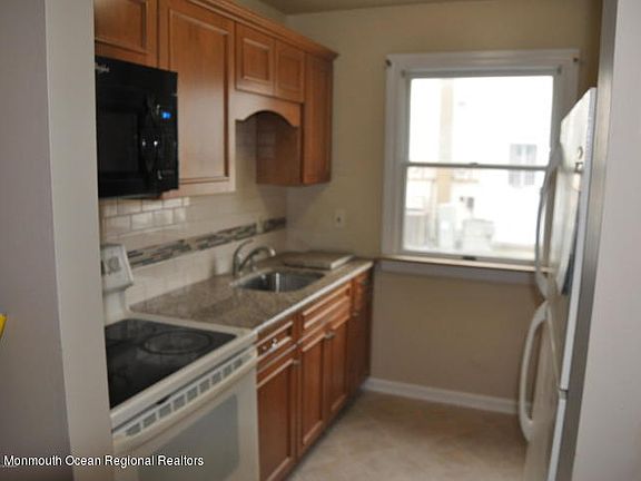 3rd image of 9 Pompton Plains Dr