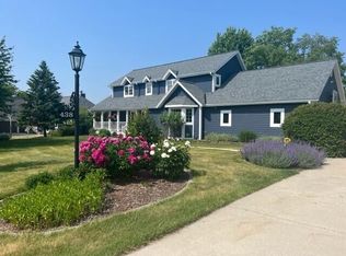 438 River Bluff Cir, Oconomowoc, WI 53066