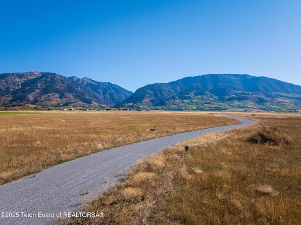 1 Moonlight Ln, Bedford, WY 83112