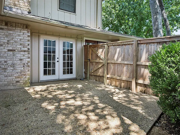 10504 Berry Knoll Dr — Photo 16