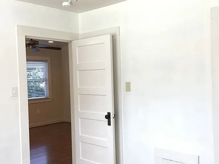 189 S Lincoln St — Photo 11