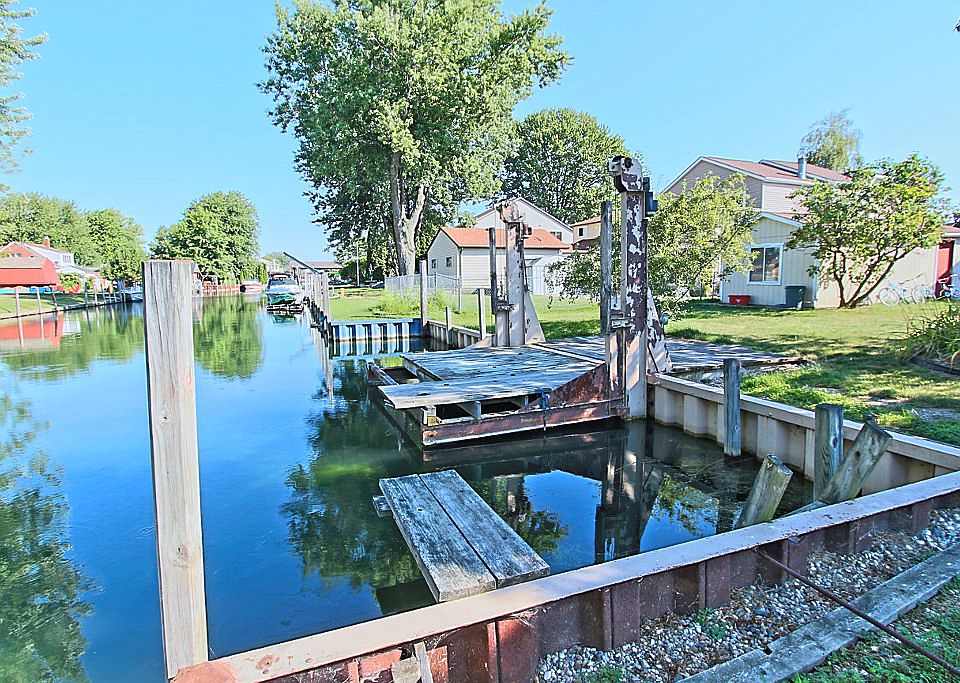 2nd image of 38839 Lakeshore Dr