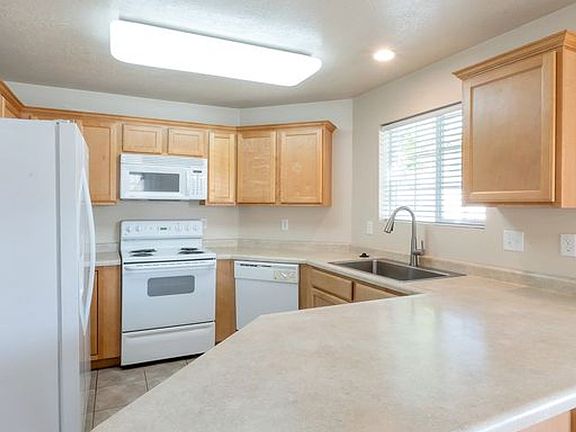 3rd image of 2107 N Aurora Way Unit 4
