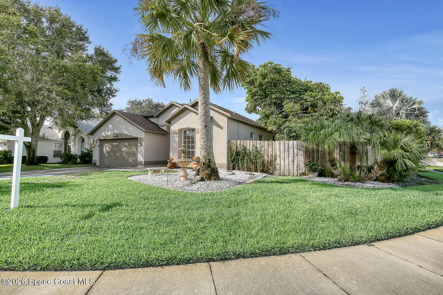 3 bed, 2.0 bath, 1739 sqft, $2,400 — Photo 3