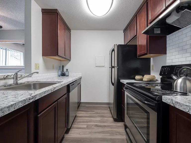 Solana Apartments — Photo 8
