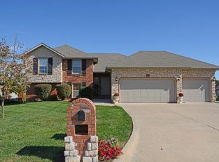 5060 S Fieldstone Rd, Battlefield, MO 65619