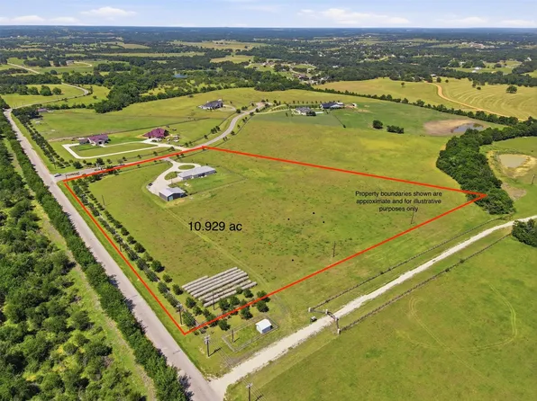 5330 Indian Trail Ln, Brenham, TX 77833