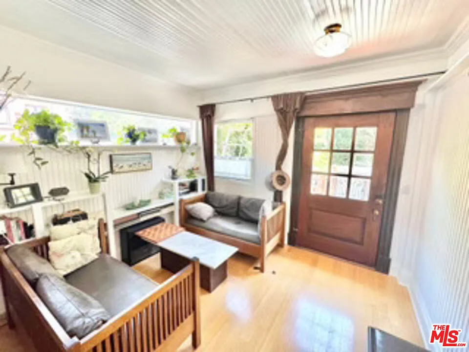4 bed, 3.0 bath, 1724 sqft, $10,000 — Photo 3