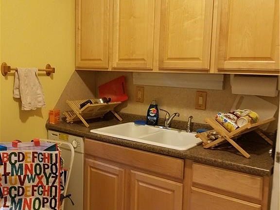 5th image of 15925 Van Aken Blvd APT 101E