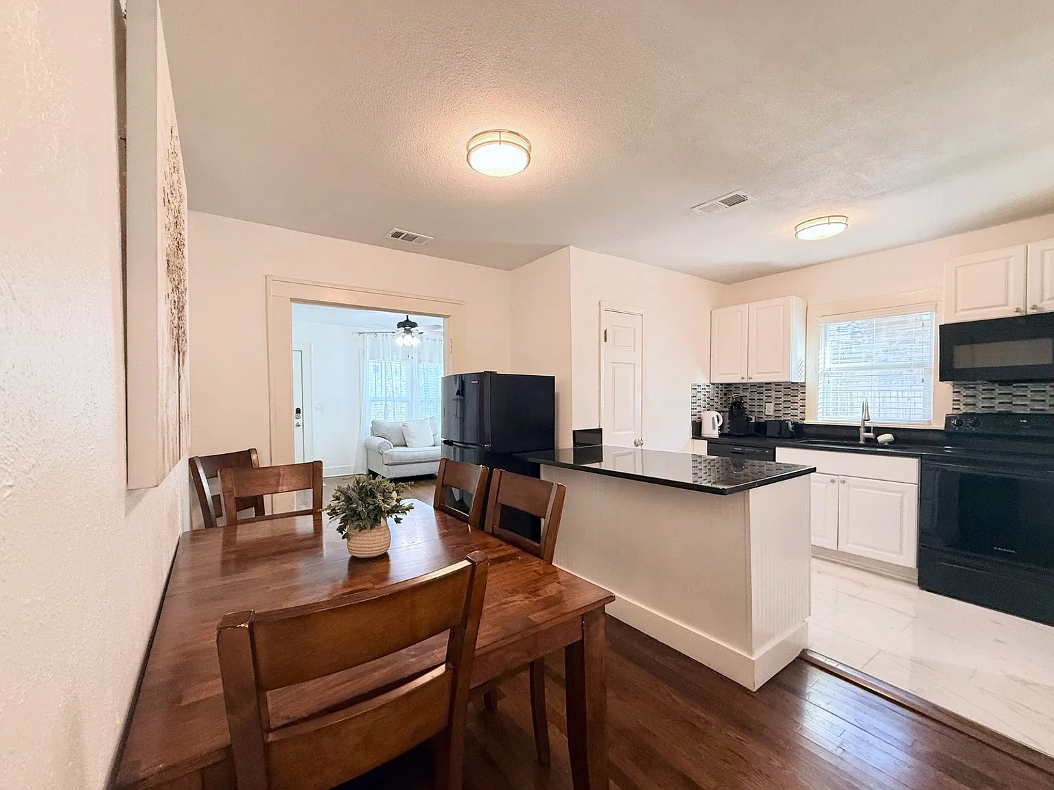 1 bed, 775 sqft, $1,600 — Photo 4