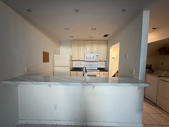 4th image of 1150 Parkside Green Dr APT C
