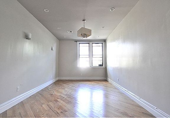 2nd image of 1141 Bergen St #4L