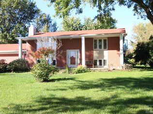 2733 Hwy S-74 S, Newton, IA 50208
