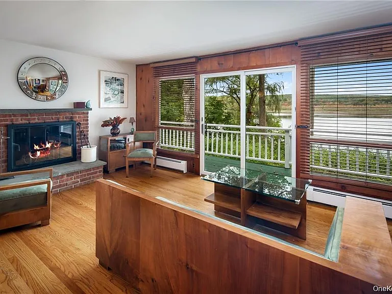 38 Bishop Park Rd — Photo 4