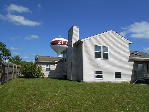 3rd image of 902 Countrywood Dr