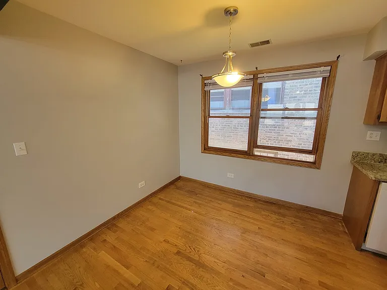 7411 N Claremont Ave #2W — Photo 5