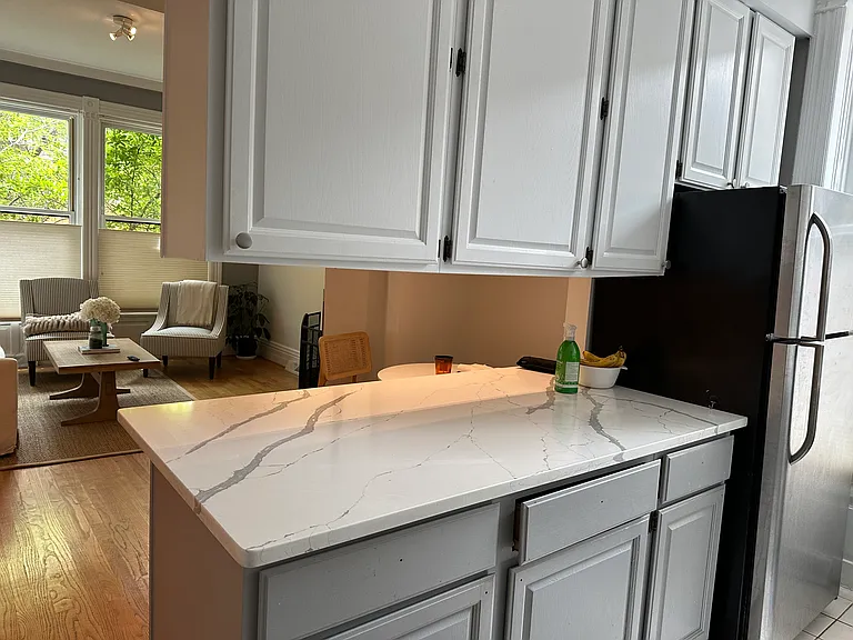 208 W Willow St #1 — Photo 9