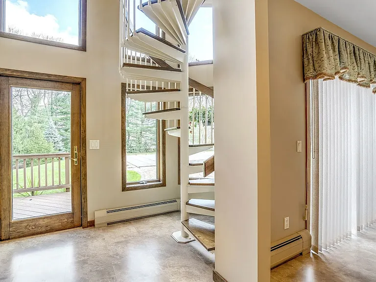 88 Van Blarcom Ln — Photo 7