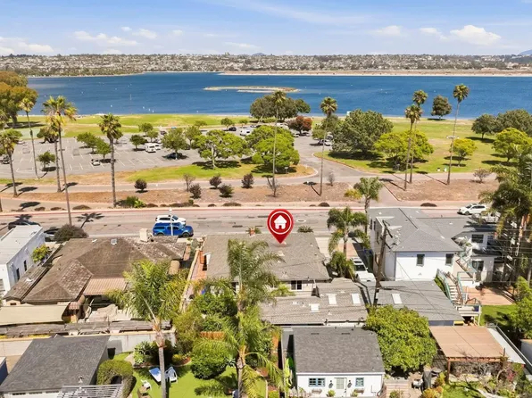 3634 Crown Point Dr, San Diego, CA 92109