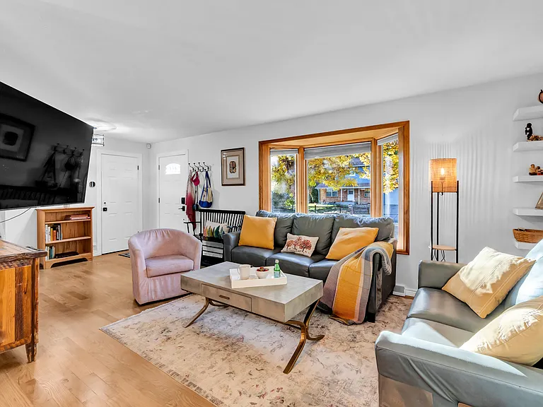 8208 Lamar Dr — Photo 6
