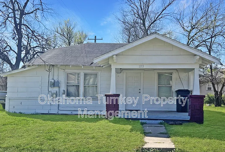 1112 W 4th St — Photo 1