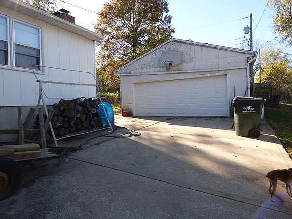 3rd image of 816 N Powahatan Dr