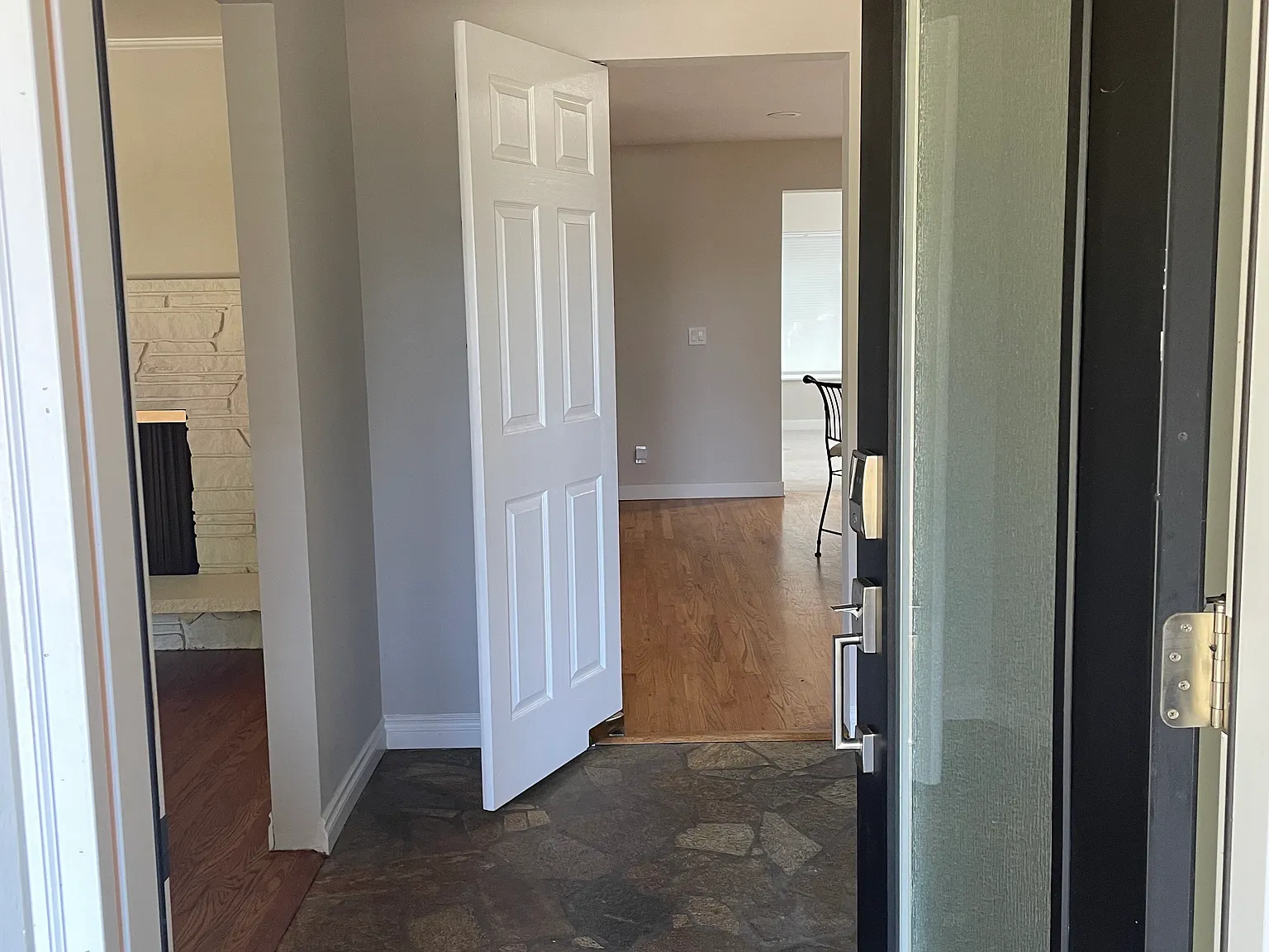 3 bed, 1850 sqft, $4,400 — Photo 2