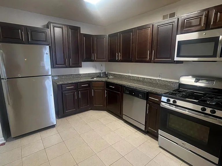 1503 Plymouth Rd — Photo 4