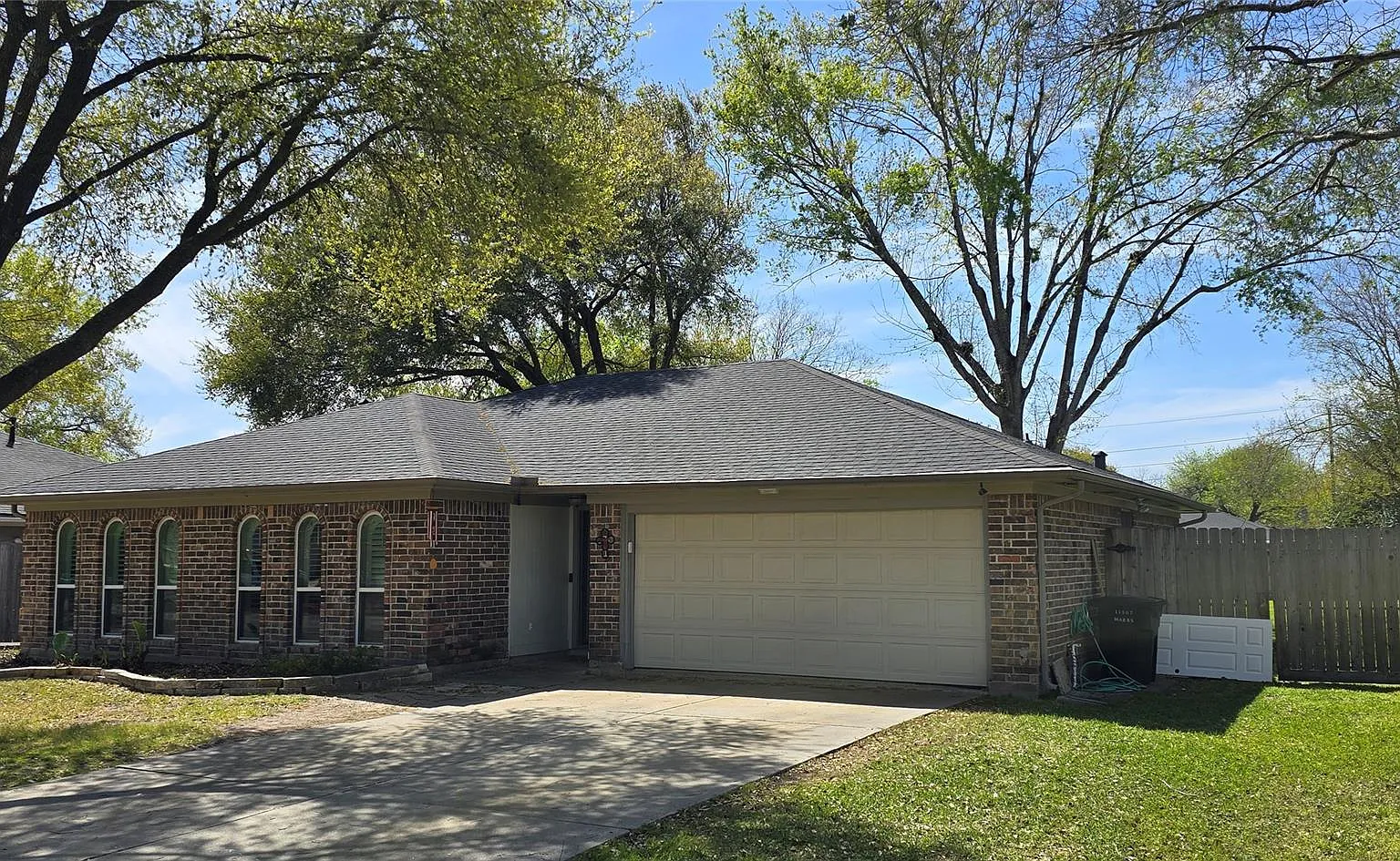 3 bed, 2.0 bath, 1558 sqft, $2,350 — Photo 1