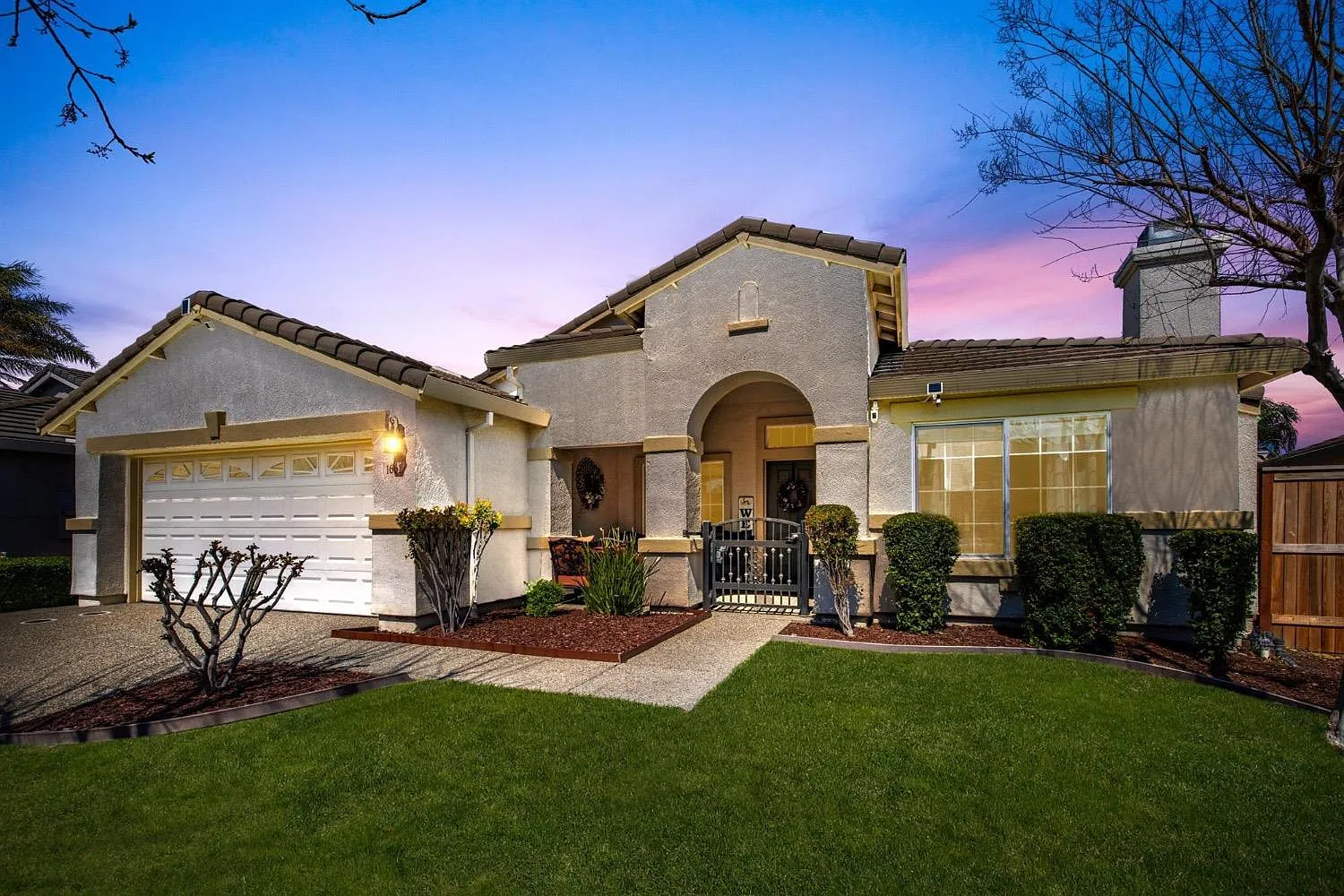 1661 Salizar Way photo 1
