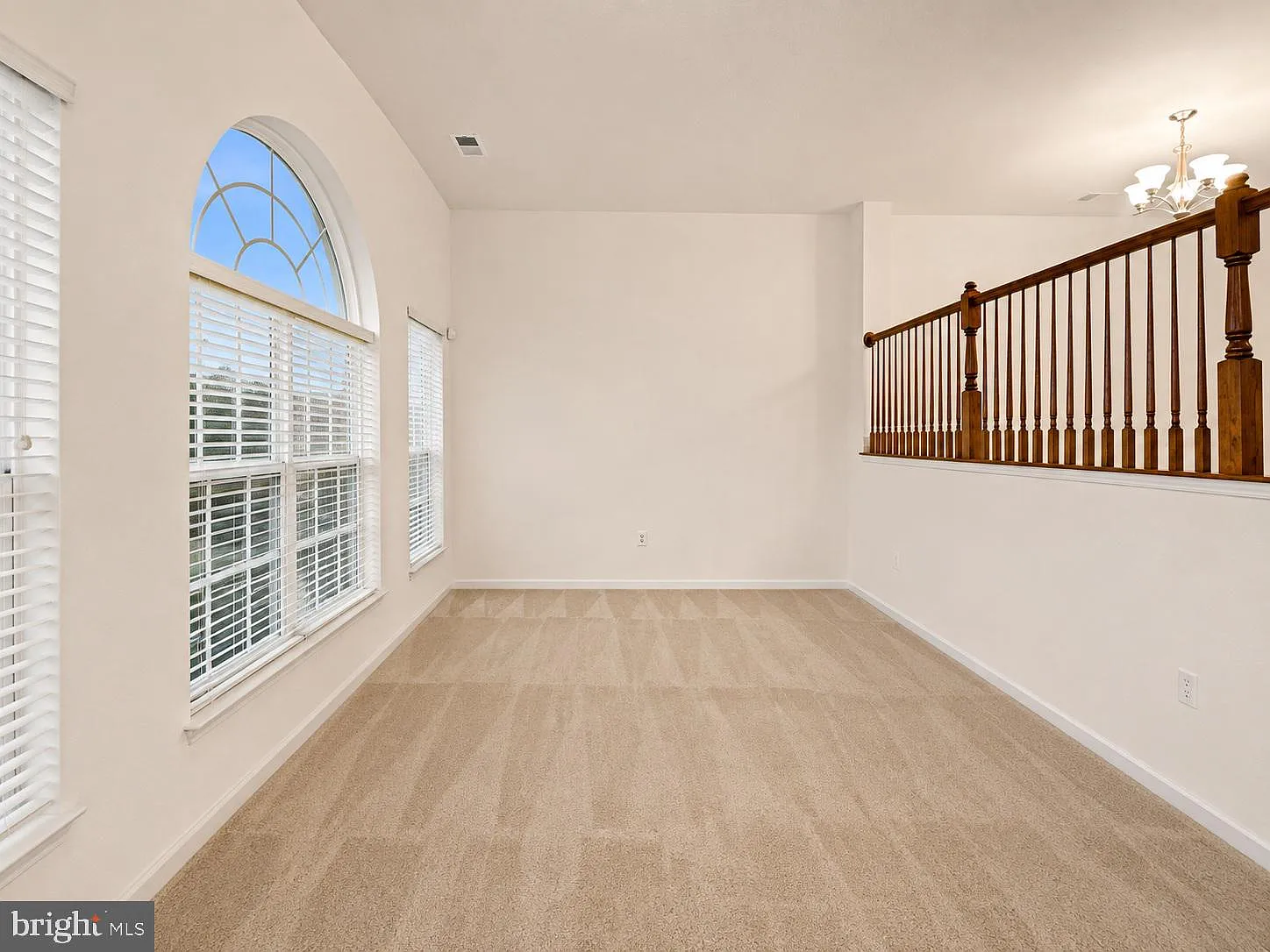 3 bed, 2.5 bath, 2328 sqft, $3,000 — Photo 2