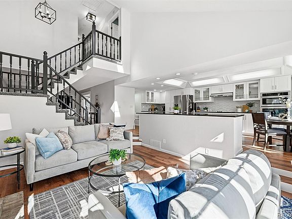 3rd image of 10668 W Peakview Drive