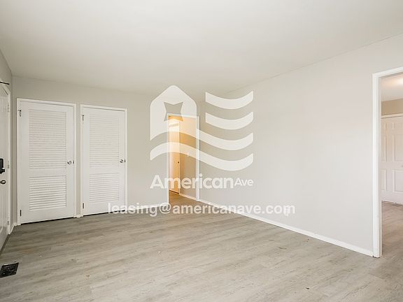 1636676_003_living_room_12714494.jpg