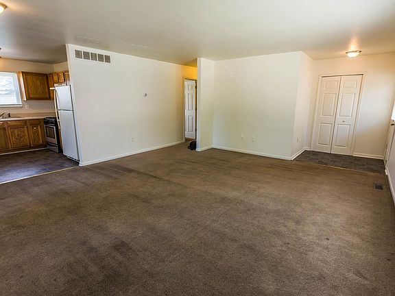4th image of 1118 Lapeer Ave