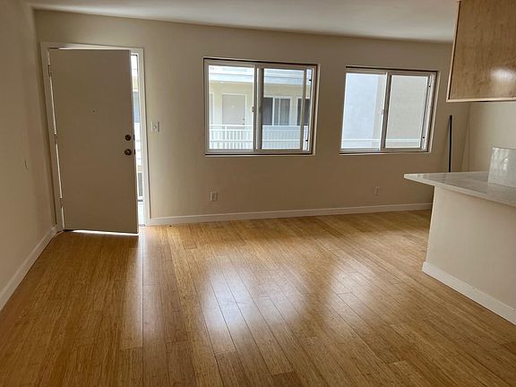 5th image of 21 E Thornton Ave #17