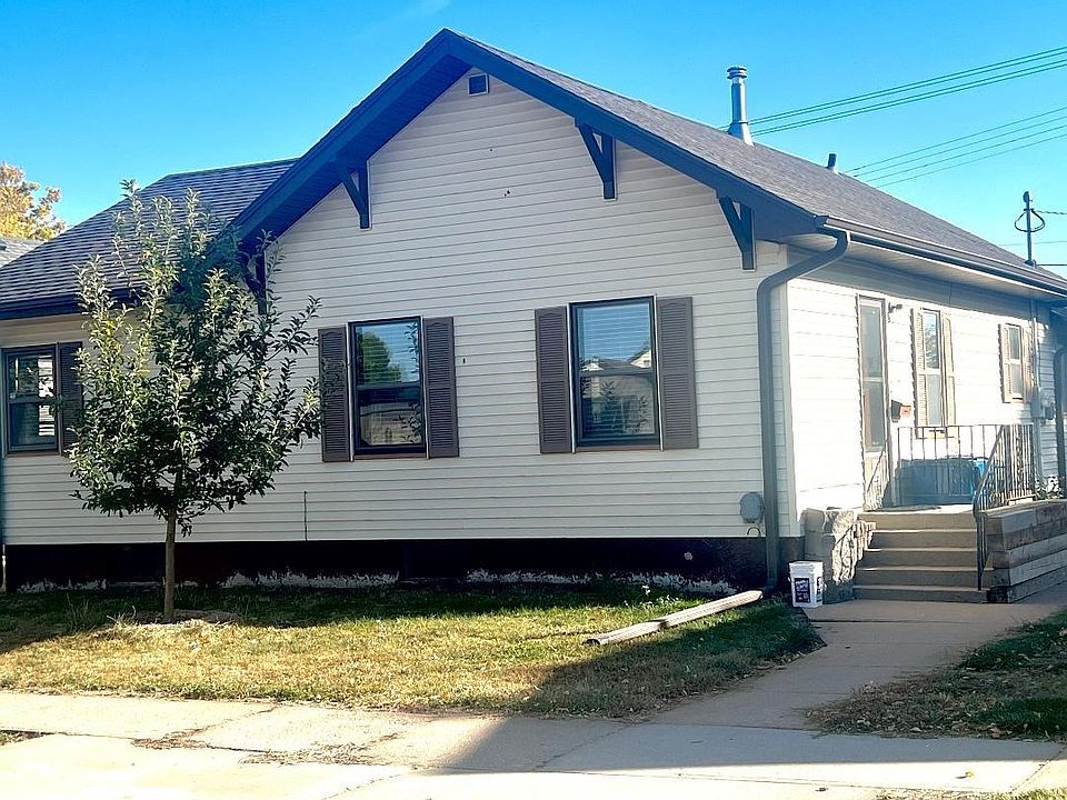 1st image of 905 E 26th St