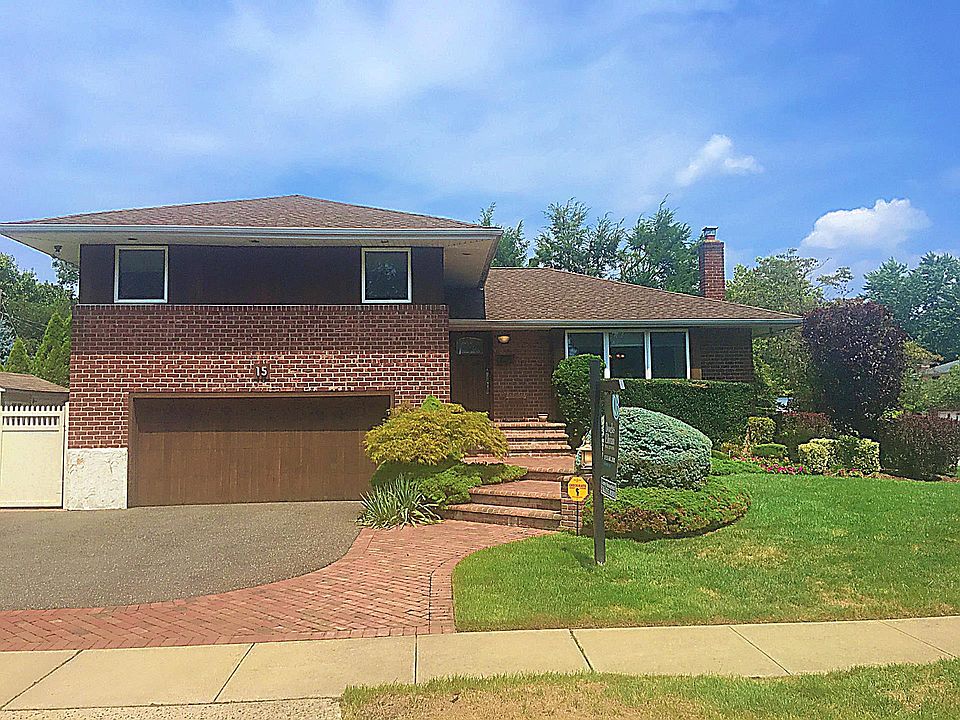 1st image of 15 Avery Ln