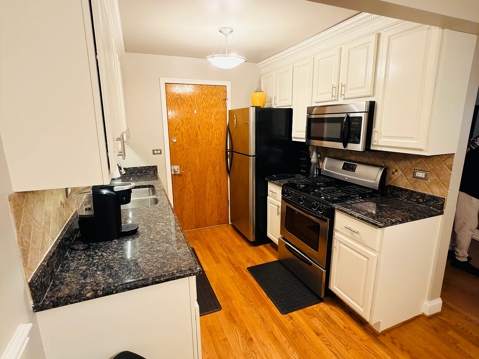 1 bed, 750 sqft, $3,200 — Photo 2