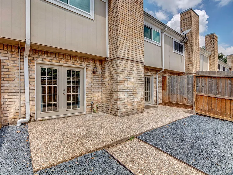 1659 W Sam Houston Pkwy S — Photo 35